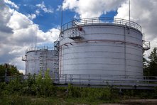 2 bitumen storage tanks - 2